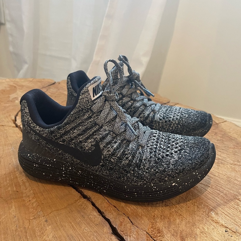 NIKE • LUNAREPIC LOW FLYKNIT 2 RUNNING SHOES